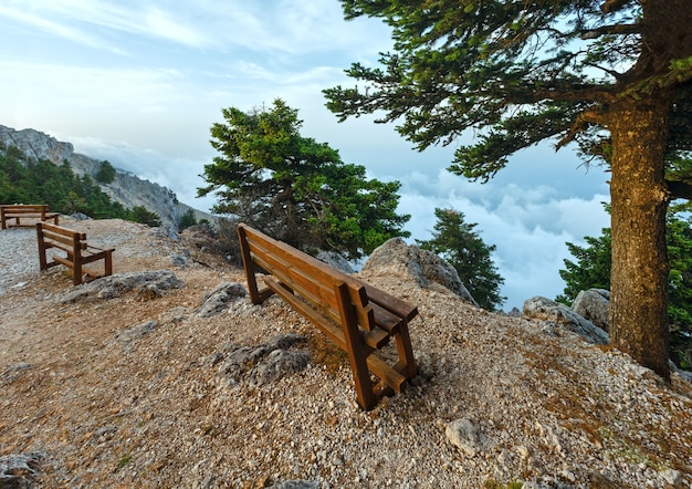 Mañana de verano nublado vista superior del monte Aenos o Ainos. Cefalonia, Grecia.