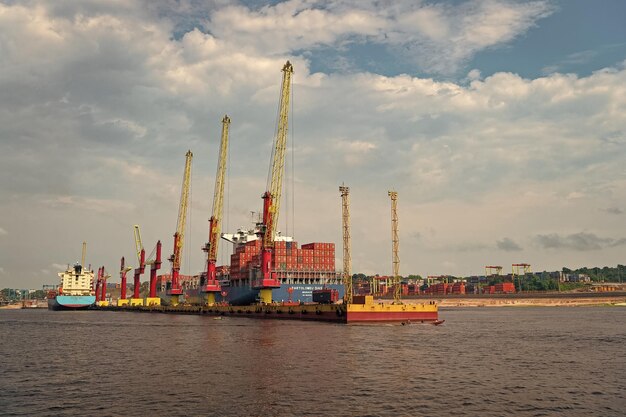 Manaus Brasil 04 de dezembro de 2015 Maersk Bartolomeu dias petroleiro de carga no porto