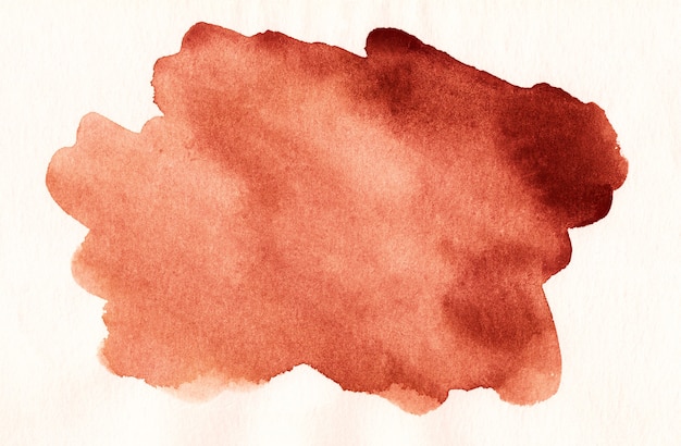Mancha roja acuarela sobre textura de fondo blanco. Manchas de color oxidado sobre papel.