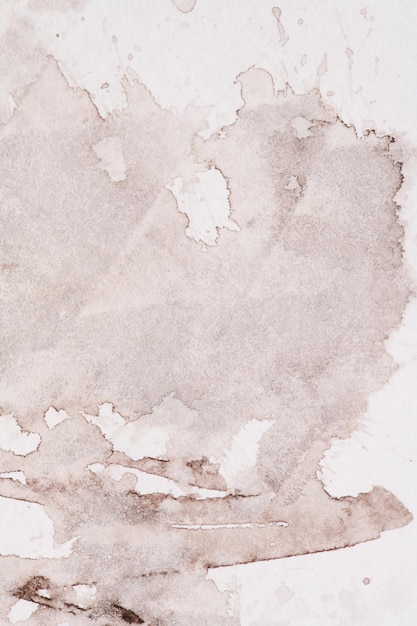 Las manchas de pintura de acuarela de fondo abstracto en papel blanco tinta marrón