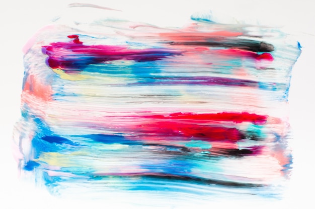 Manchas de pintura de colores en el espacio libre en blanco. Fondo abstracto