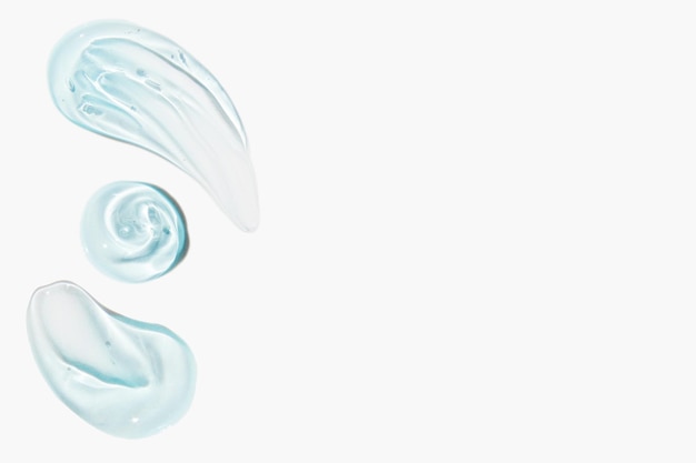 Manchas de textura cosmética de gel azul sobre un fondo claro