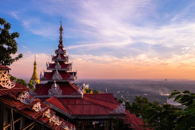 Mandalay Hill am Abend