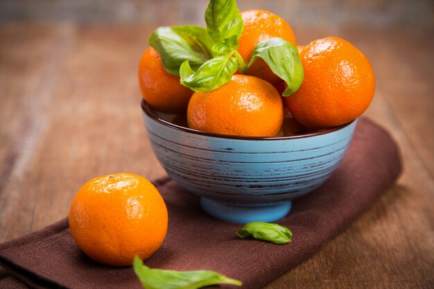 Mandarina con albahaca