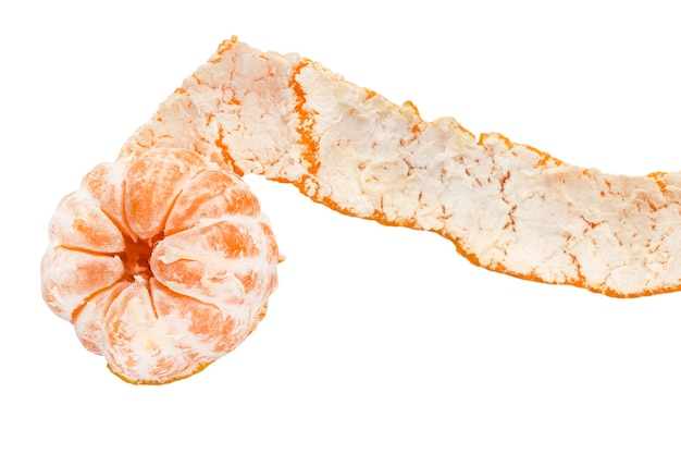 Mandarina pelada aislada