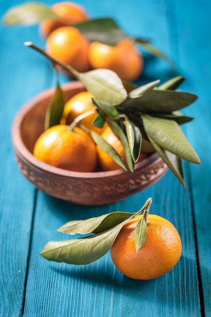 Mandarinas con hojas