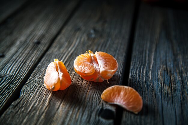 Mandarinas en madera. fruta fresca. comida sana