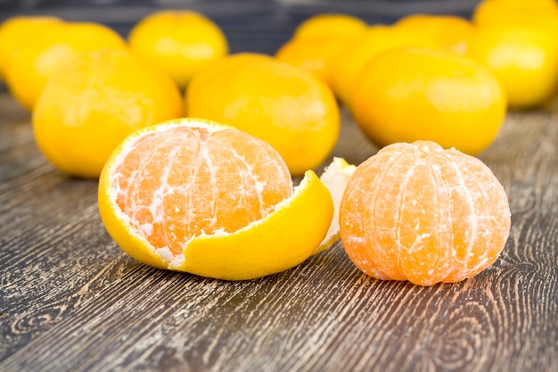 mandarinas naranjas durante la preparación