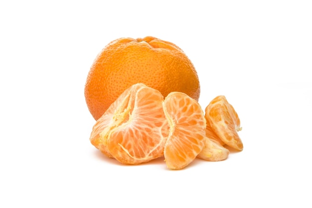 Mandarine isoliert auf weißem Hintergrund exotische Früchte isolieren leckeres Essen Vitamin C Weihnachtsfrucht Mandarin