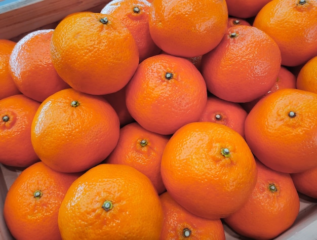 Mandarinen am Stand im Supermarkt