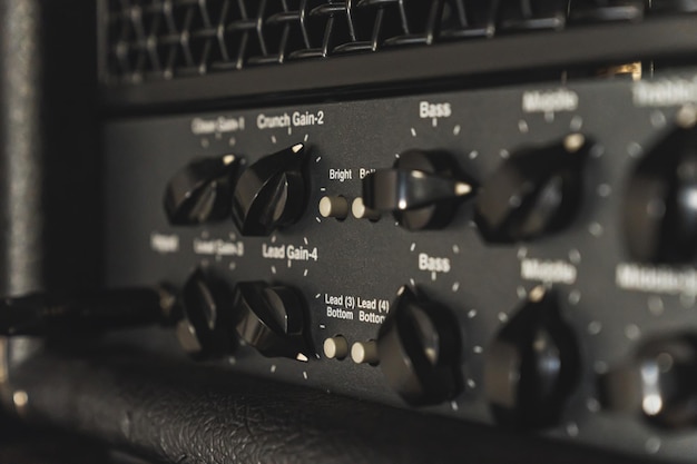 Mandos de amplificador de guitarra amplificador del sonido sistema de audio de primer plano equipo de concierto de sonido