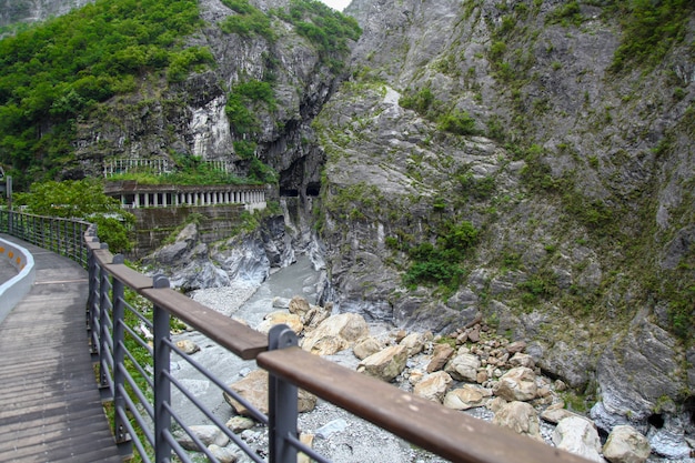 La manera del paseo y Vista del paisaje del parque nacional de taroko en Hualien, Taiwán.