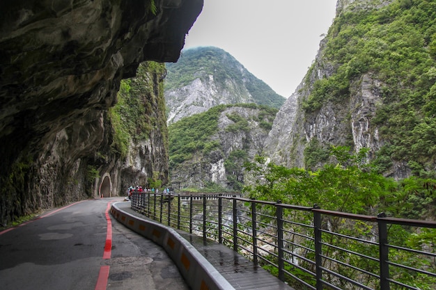 La manera del paseo y Vista del paisaje del parque nacional de taroko en Hualien, Taiwán.