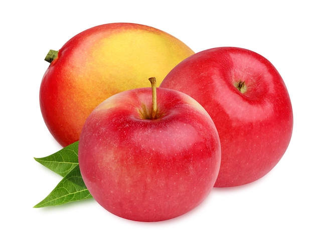 Manga e maçãs isoladas em uma superfície branca