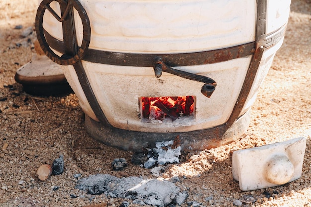 Mangal Tandoor Das Feuer im Tandoor Kochen von Speisen