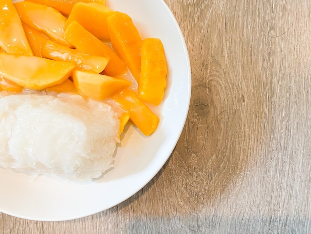 Mango con arroz meloso listo para comer