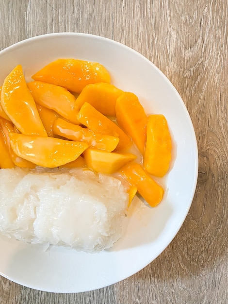 Mango con arroz meloso listo para comer