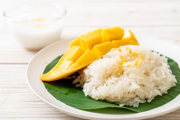 mango con arroz pegajoso