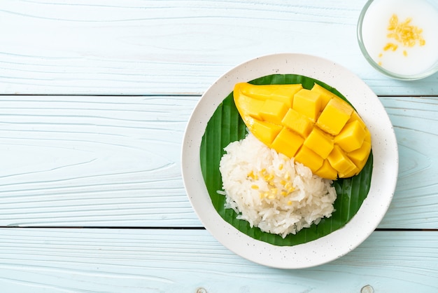 mango con arroz pegajoso