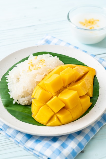 mango con arroz pegajoso