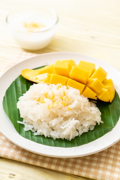 mango con arroz pegajoso