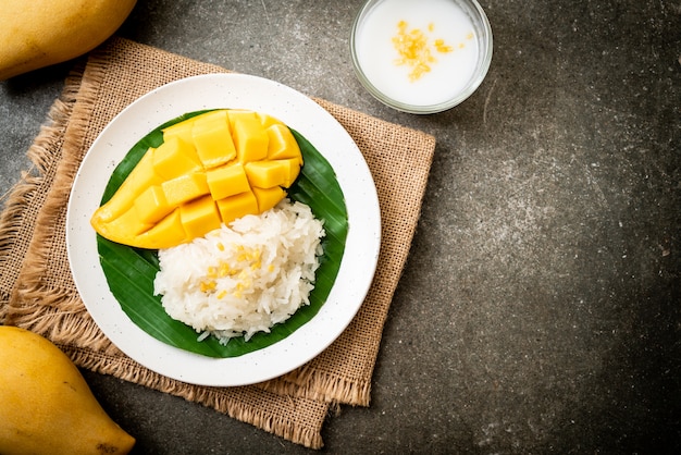 mango con arroz pegajoso