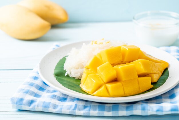 mango con arroz pegajoso