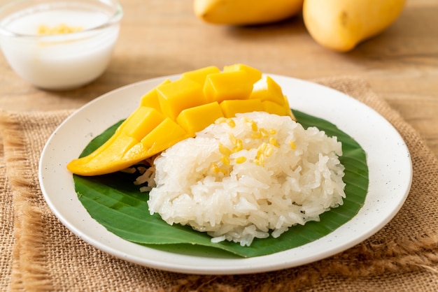 mango con arroz pegajoso