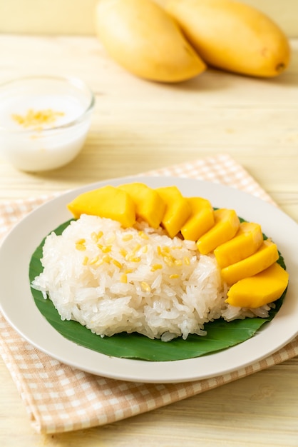 mango con arroz pegajoso