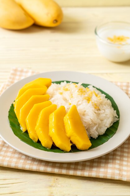 mango con arroz pegajoso