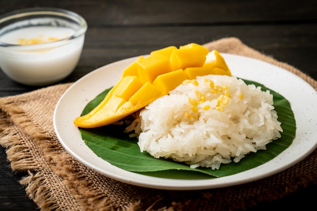 mango con arroz pegajoso