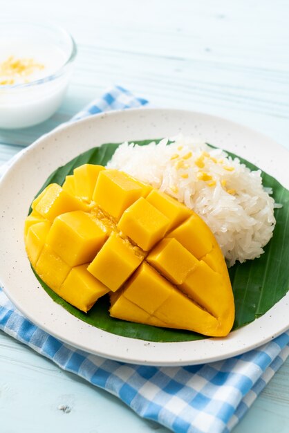 mango con arroz pegajoso