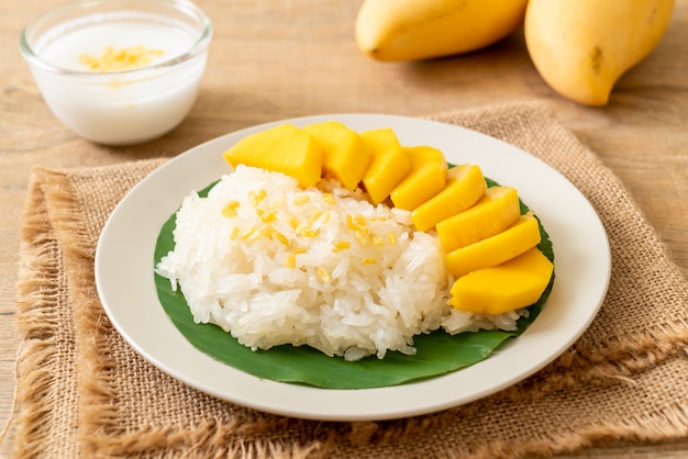 mango con arroz pegajoso