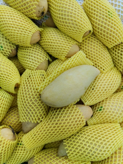 Mango dulce fresco a la venta en el mercado.