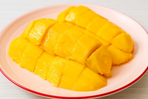 mango fresco en rodajas