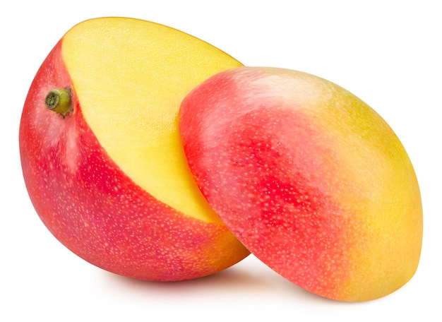 Foto mango halb isoliert auf weißem hintergrund