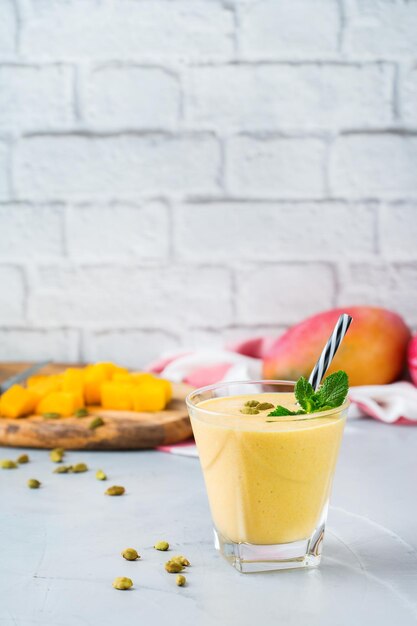 Mango lassi bebida india batido bebida con yogur