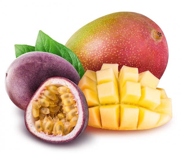 Mango y maracuyá aislados