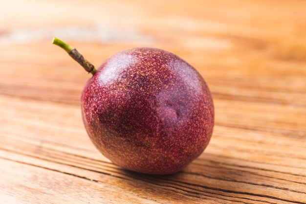 Mango mit Passionsfrucht-Smoothie mit frischen Zutaten