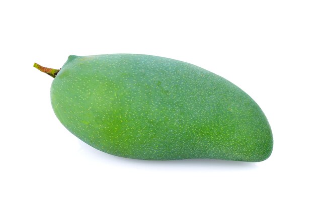 Mango verde sobre un fondo blanco