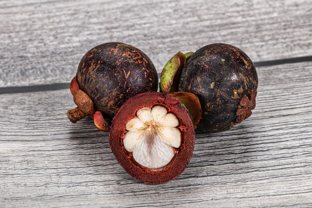 Mangosteen dulce púrpura exótico tropical