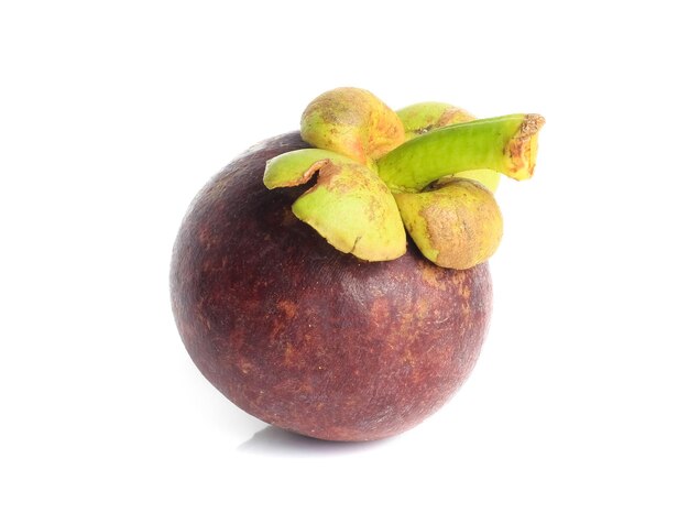 Foto mangosteen isoliert auf weißem hintergrund abschnittspfad