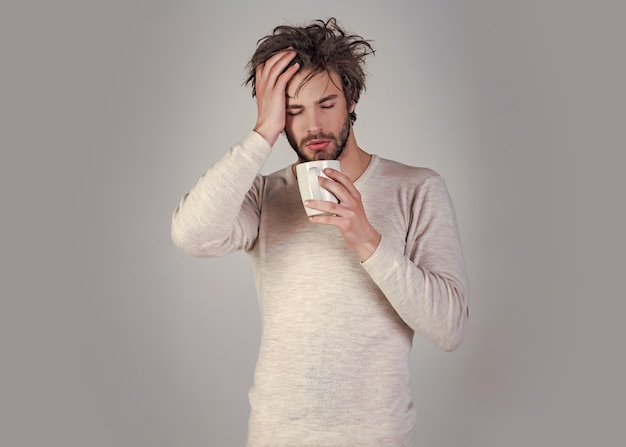 Foto manhã alegre com café ou leite.