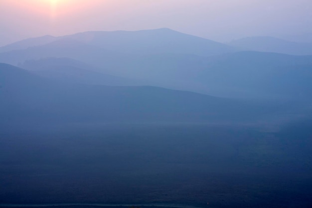 Manhã de outono nas montanhas