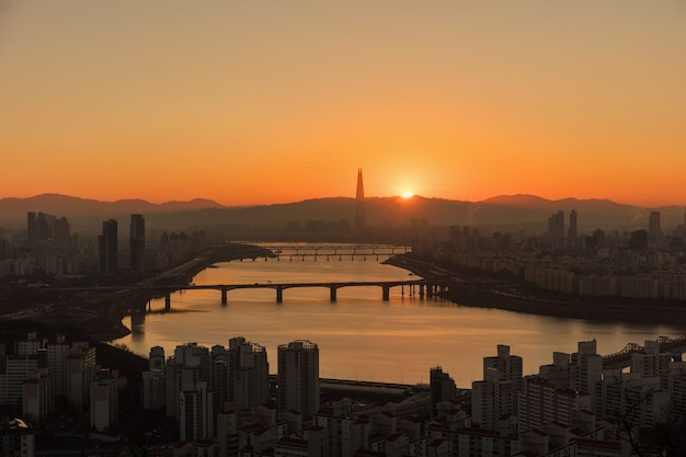 Manhã do nascer do sol no HanRiver de Seul, Coreia do Sul