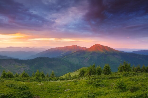 Manhã nas montanhas