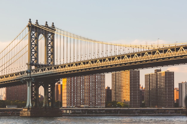 Manhattan Bridge in New York bei Sonnenuntergang