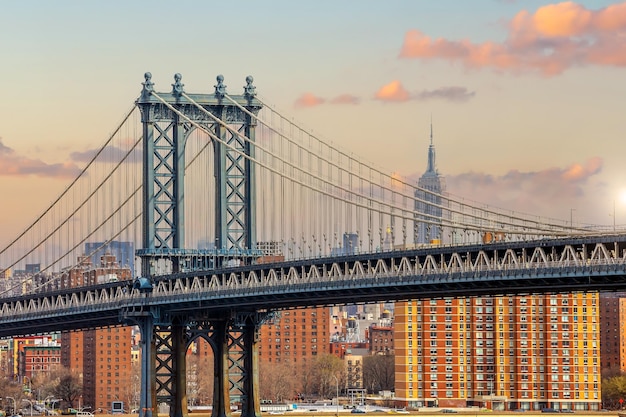 Manhattan Bridge mit Skyline von Manhattan