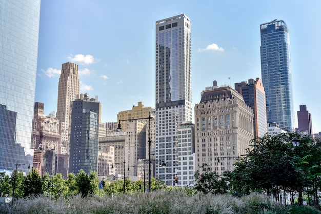 Manhattan Finanzviertel Gebäude an einem sonnigen Tag. Architektur und Geschäftskonzepte. Manhattan, New York City, USA.