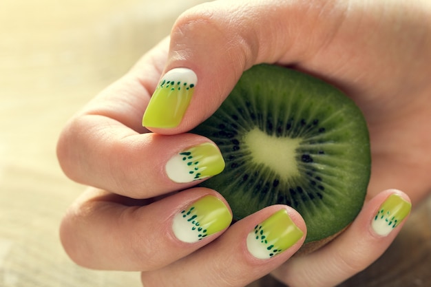 Manicura de arte kiwi